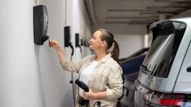 borne de recharge au travail 